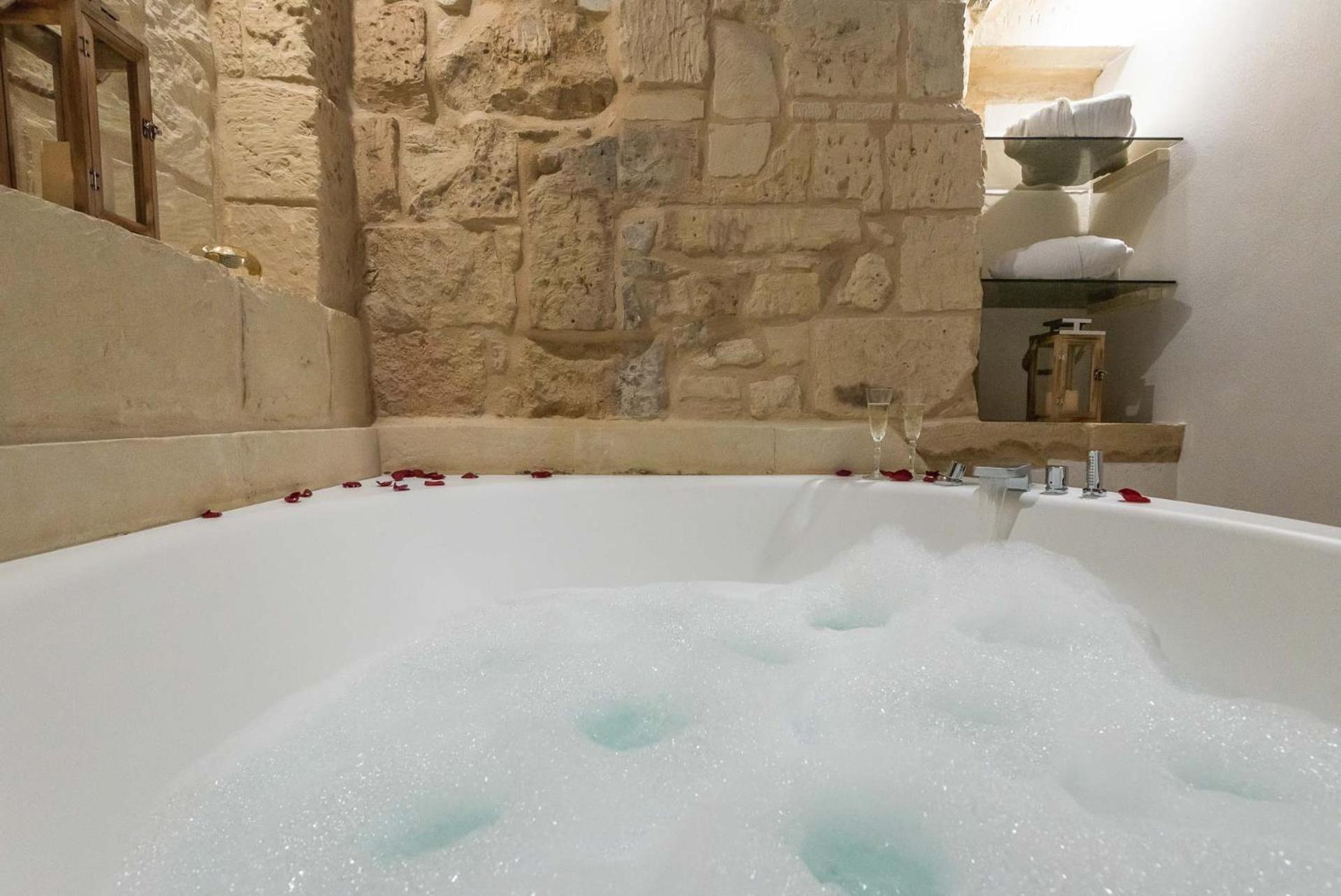Le Nicchie Luxury Rooms Lecce Buitenkant foto